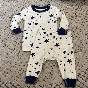 Moon and Back Hanna Andersson Star Print Pajama Set sz 6-12 mo
